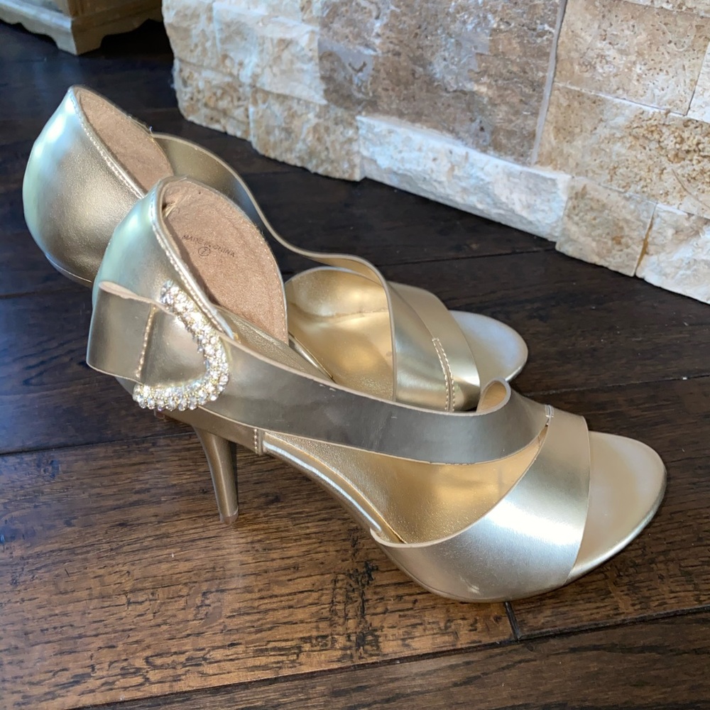 Gold heels - Picture 5 of 9
